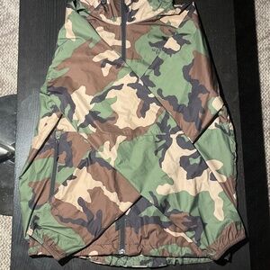 The North Face Men’s Lightweight Windbreaker